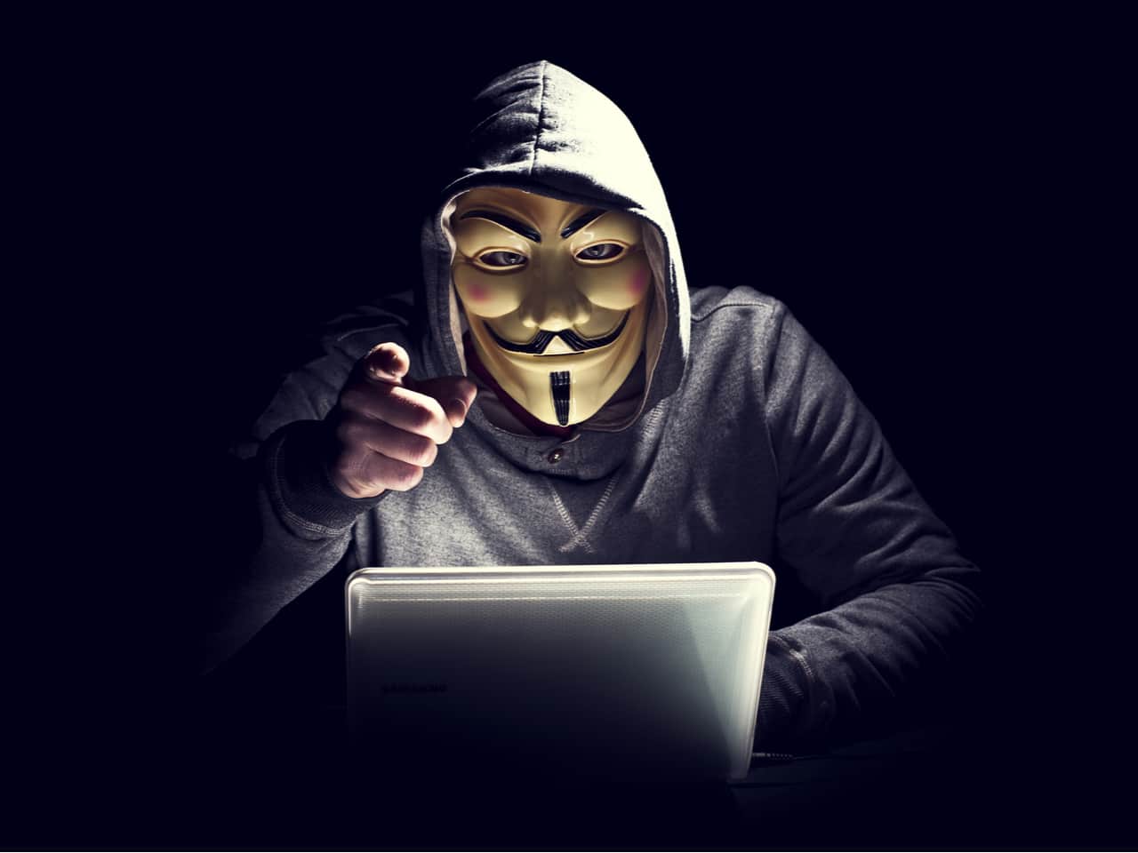 黑客组织公开 Nobitex 源代码，用户资产即陷风险；伊朗限制国内交易所营业时间